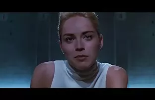 शेरोन स्टोन-बेसिक Instinct अपस्कर्ट