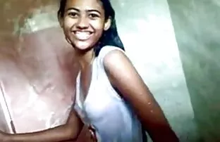 भारतीय किशोरी उनको bf संग स्नान मा
