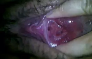 उसलाई छुनुहोस् र उनको स्कर्ट बनाउनुहोस्