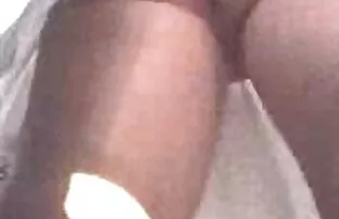 Upskirt उत्तम बटन