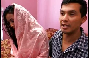 तातो भारतीय बच्चा टक्कर लगी