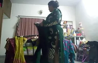 तातो चाची लुकेका क्यामेरामा समातिए