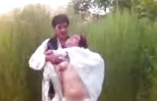 लुकेका क्याम अरब चुम्बन