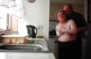 हजुरआमा र हजुरबुबा भान्सा कोठामा