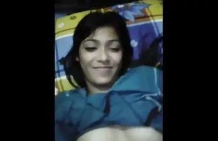 माचो लाज धेरै सुन्दर भारतीय किशोरी पीओवी