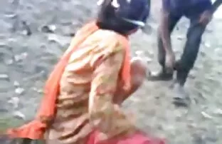 सेक्सी भारतीय प्रेमिका बाहिर उनको BF संग एक कडा बकवास छ