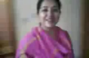 धेरै ठूलो स्तन संग मिल्थ