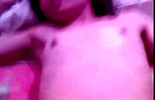 उहाँ चीनका हुनुहुन्छ। ऊ चुदाई गर्न मन पराउछ