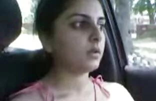 कारमा पाकिस्तानी केटी