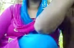पार्कमा देसी आंटी