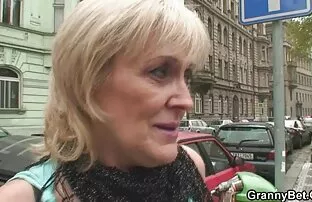 Granny वेश्या युवा डिक द्वारा हार्ड गड़बड़।