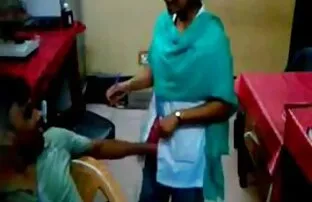Fingered तकनीशियन महिला डाक्टर
