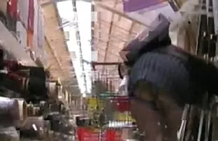 प्यान्टी बिना स्टोकिंगमा अर्को खरीद