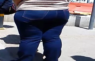 उनालाई टिपिंग गर्दै चुनाव