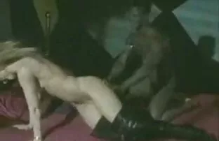 नीना र रे विजय