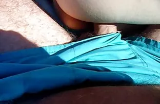 ध्यानपूर्वक समुद्र तट मा कमबख्त