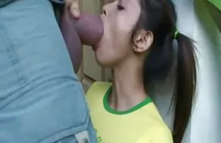 किशोर मुख विरुद्ध धेरै मोटो लंड